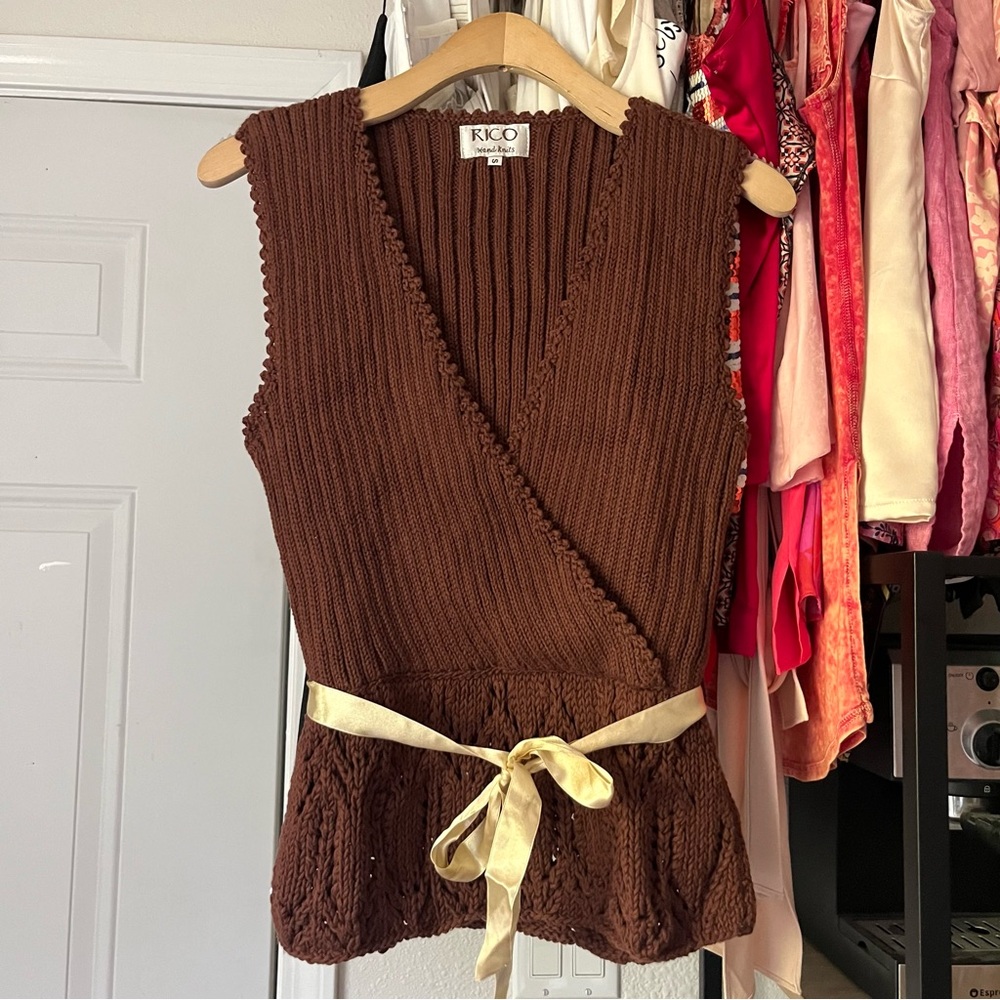 NWOT RICO hand knit brown chocolate chunky surplice sweater tank top cropped‎